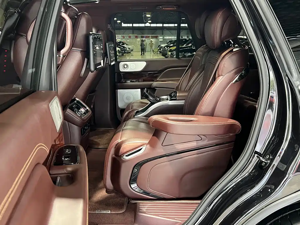 Lincoln Navigator 2021 — фото 19