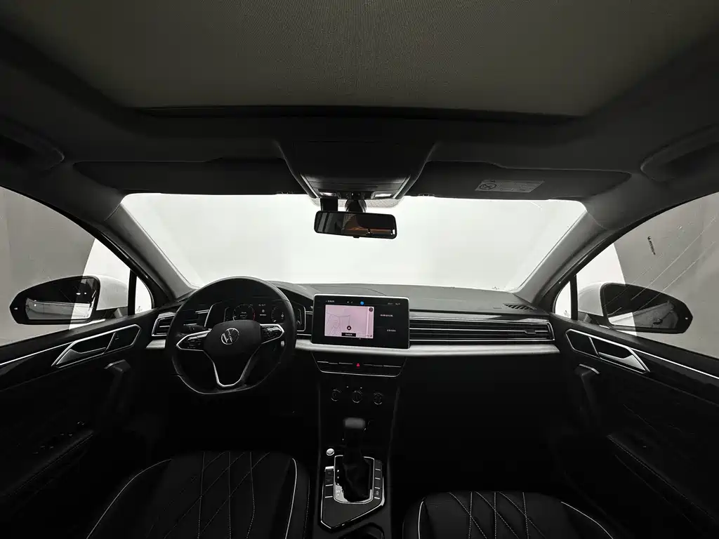 Volkswagen Tiguan L 2023 — фото 11