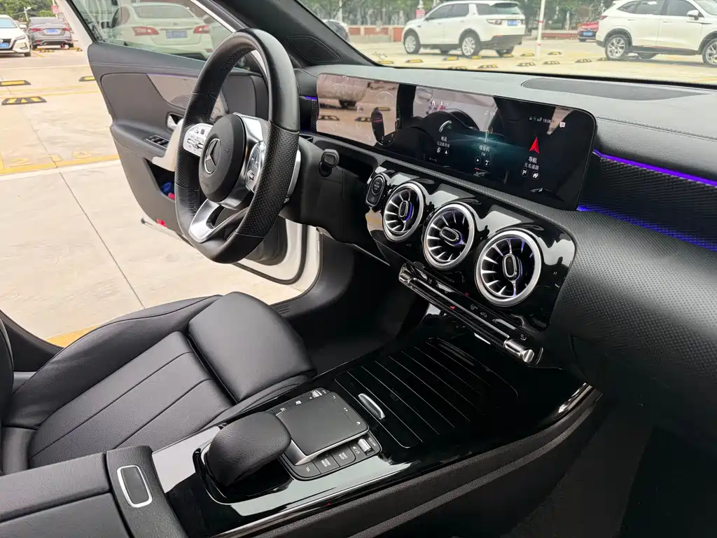 Mercedes-Benz A-Class 2022 — фото 12