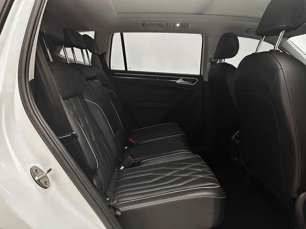 Volkswagen Tiguan L 2023 — фото 24