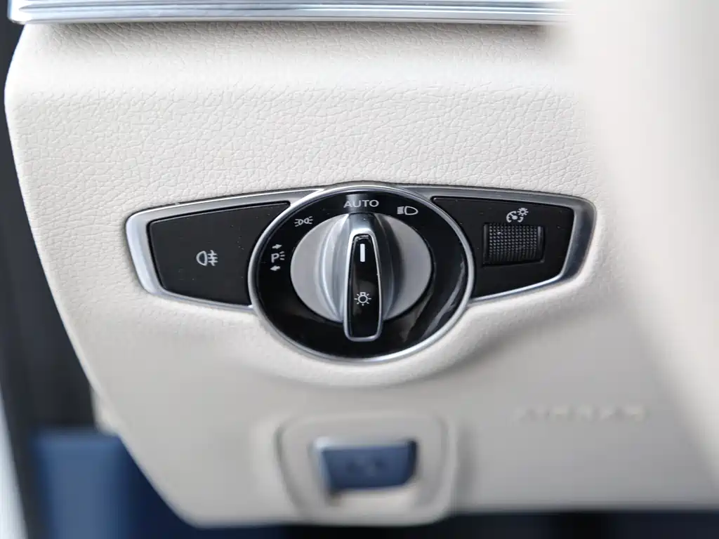 Mercedes-Benz E-Class 2021 — фото 14