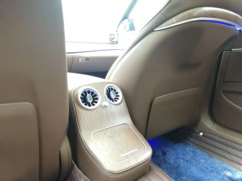 Mercedes-Benz E-Class 2023 — фото 14