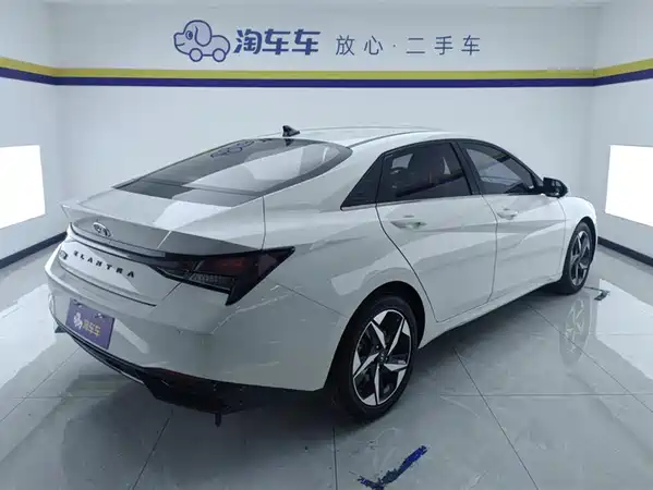 Hyundai Elantra 2023