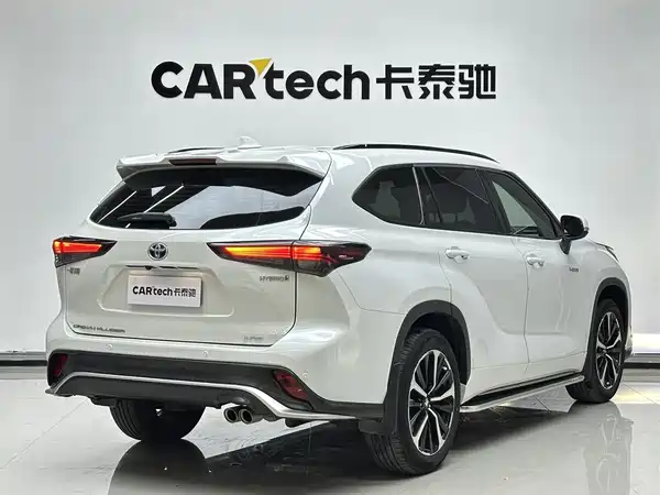 Toyota Crown Kluger 2024