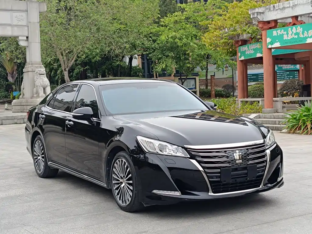 Toyota Crown 2018 — фото 3