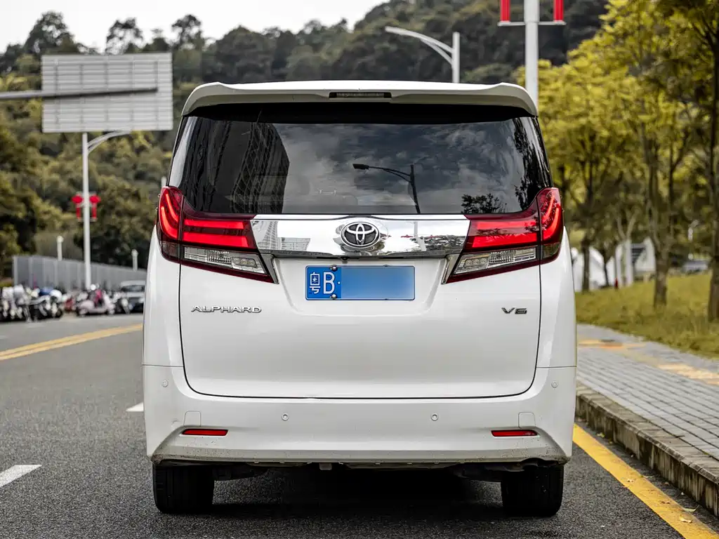 Toyota Alphard 2015