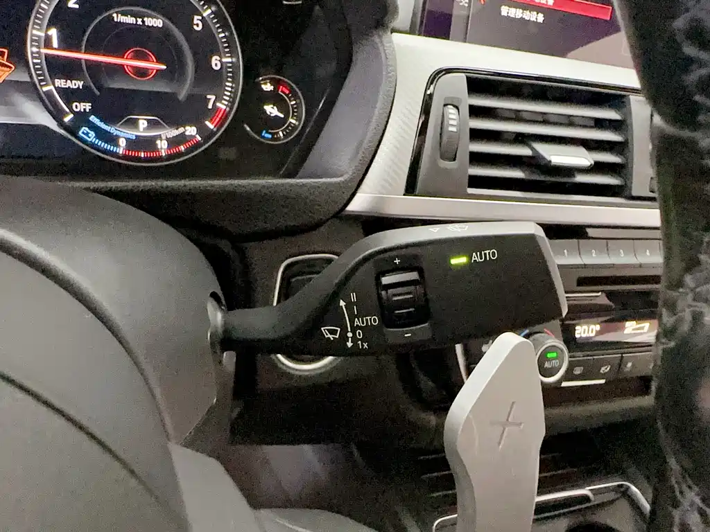 BMW 3 Series 2018 — фото 12