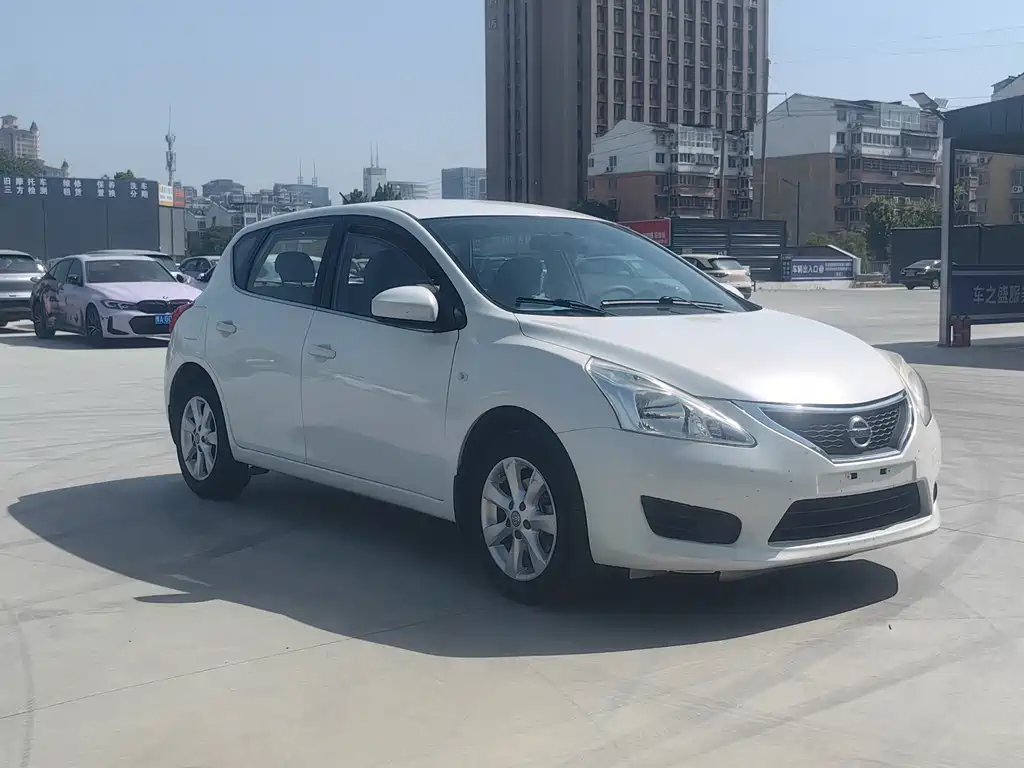 Nissan Tiida 2015 — фото 3