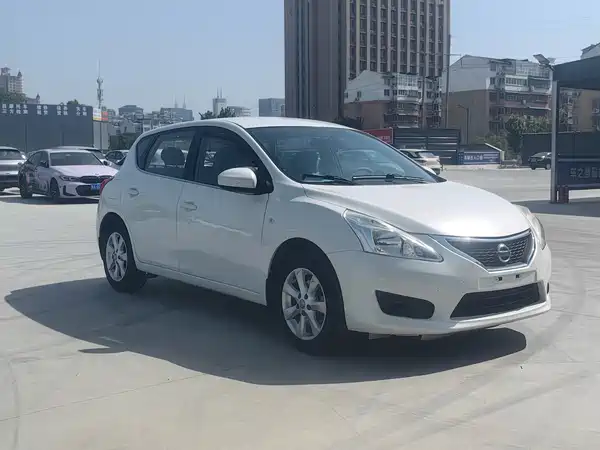 Nissan Tiida 2015