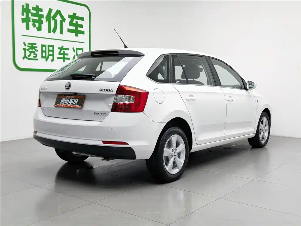 Skoda Rapid Spaceback 2016 — фото 2