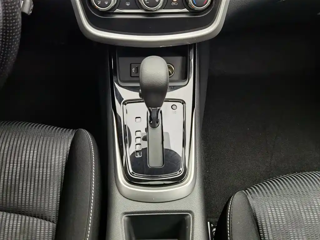 Nissan Tiida 2022 — фото 13