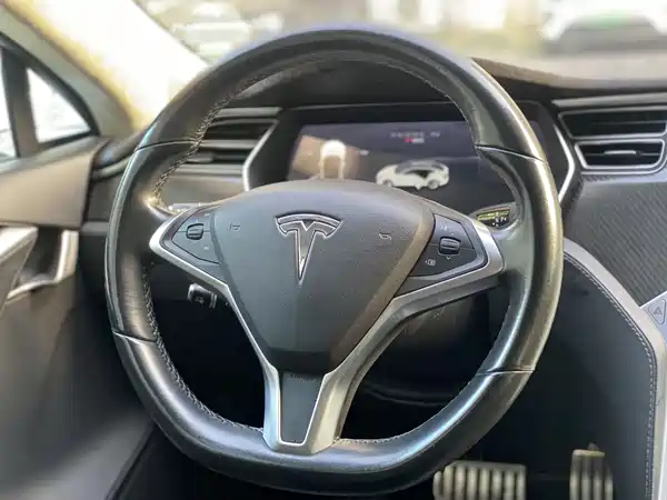 Tesla Model S 2014
