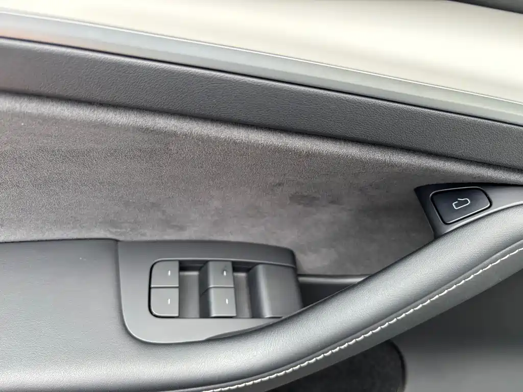 Tesla Model Y 2023 — фото 16