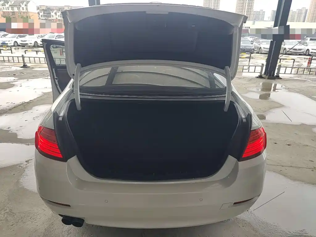 BMW 5 Series 2015 — фото 19