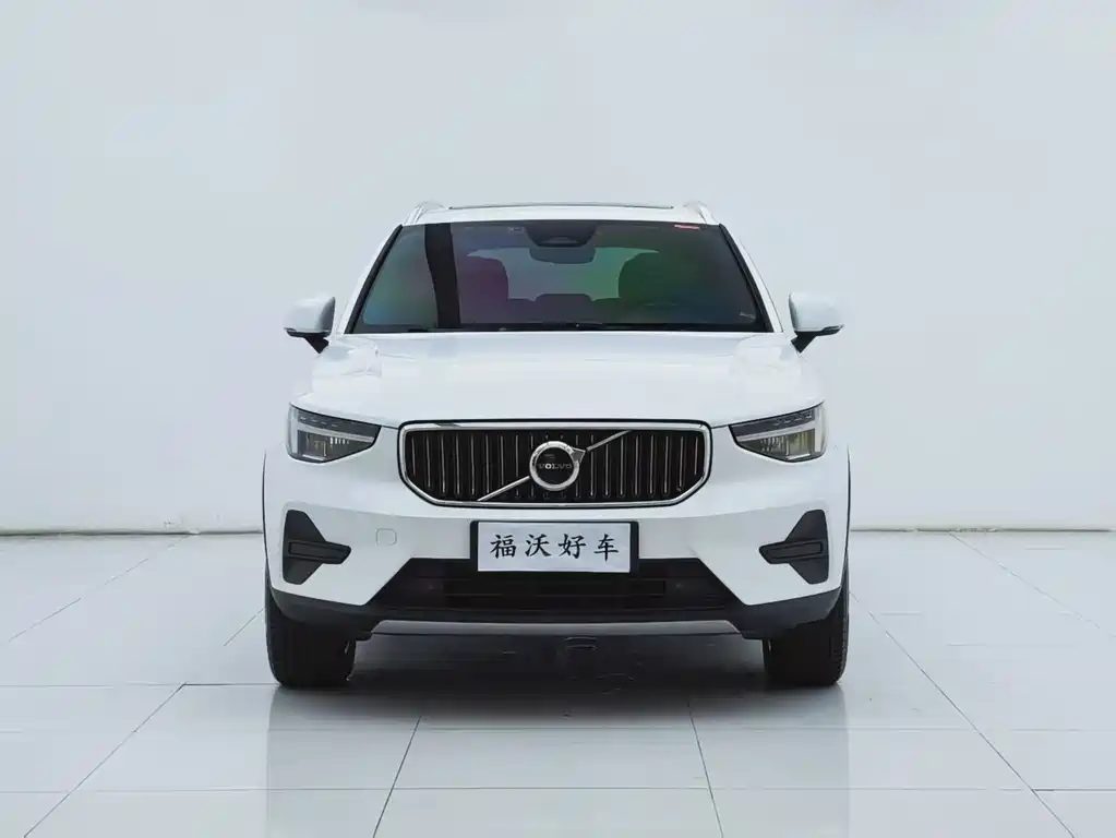 Volvo XC40 2023 — фото 2