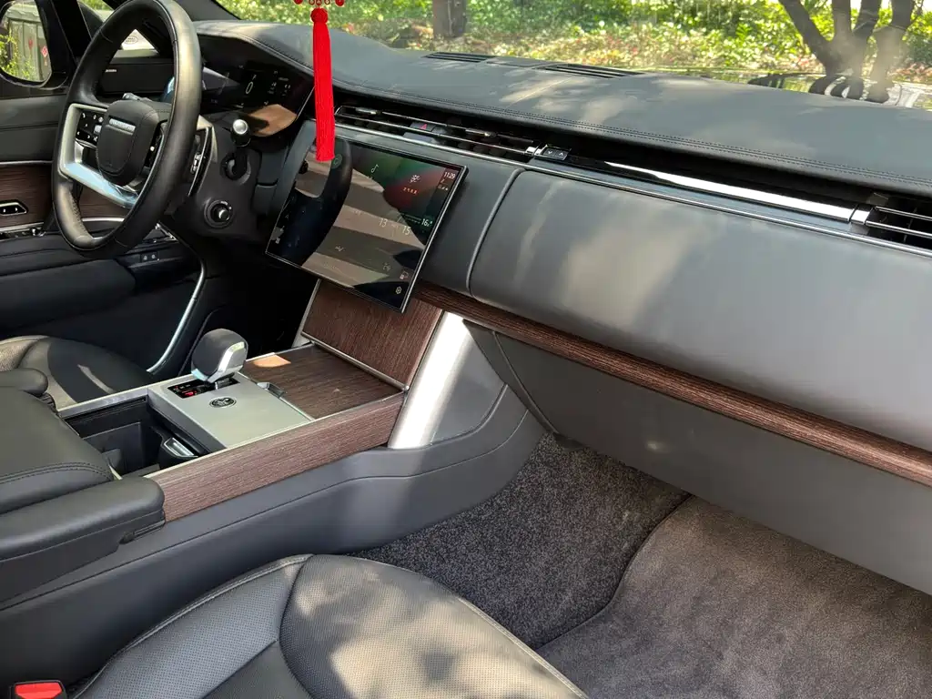 Land Rover Range Rover 2025 — фото 12