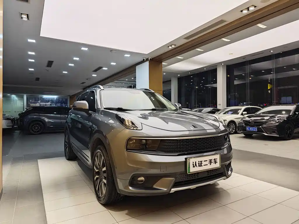 Lynk & Co 01 EM-P 2019 — фото 5