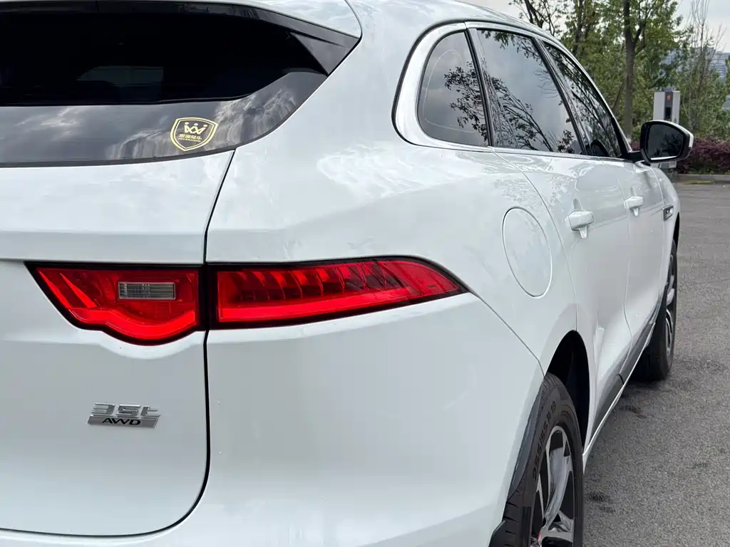 Jaguar F-PACE 2017 — фото 24