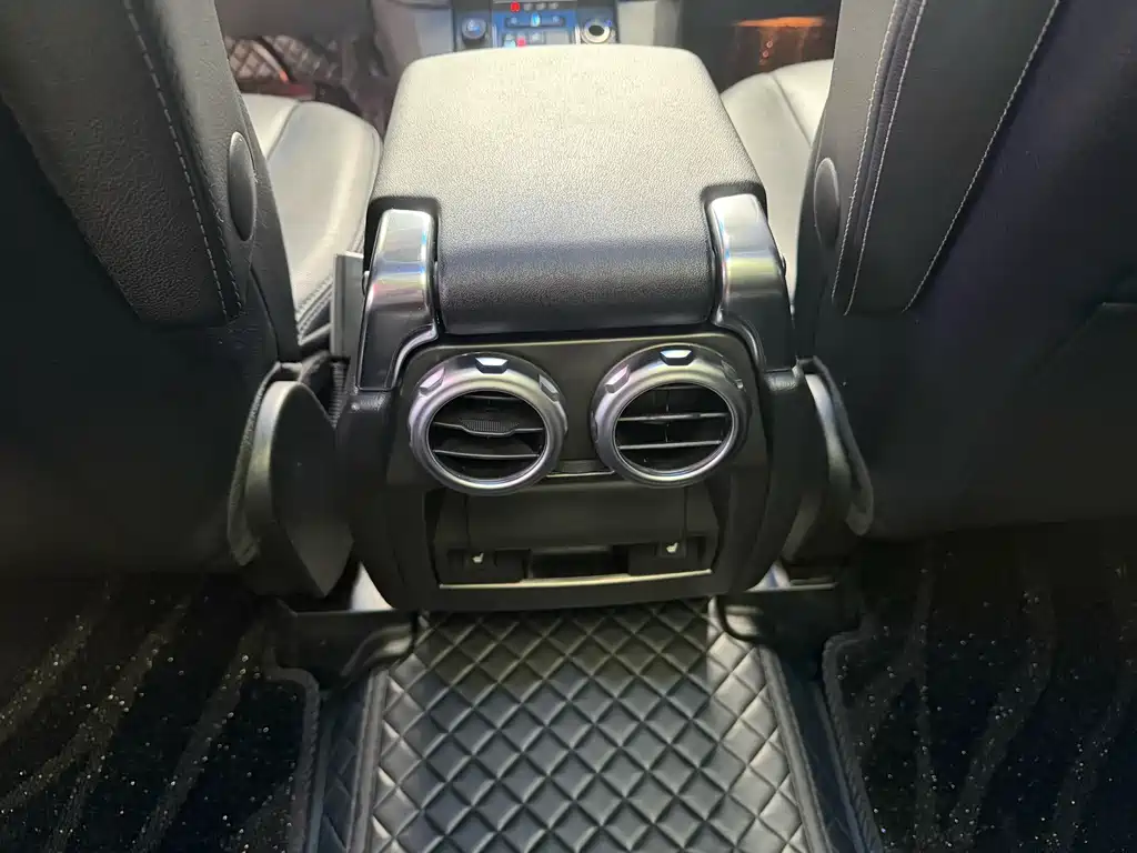 Land Rover Discovery 2015 — фото 8