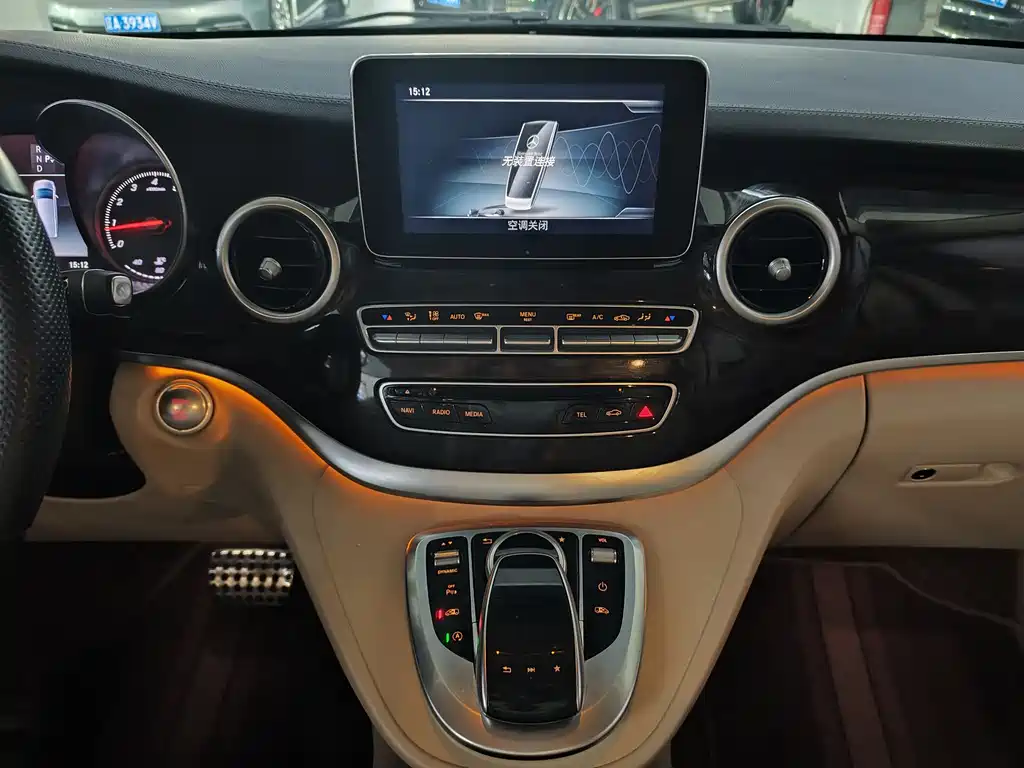 Mercedes-Benz V-Class 2019 — фото 11