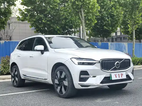 Volvo XC60 Plug-In Hybrid 2024