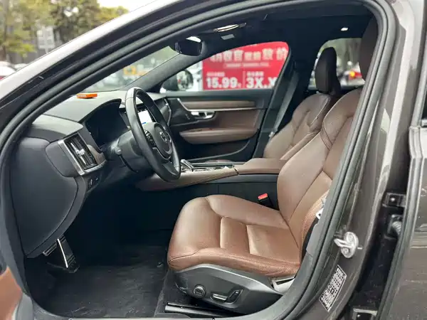 Volvo V90 2022