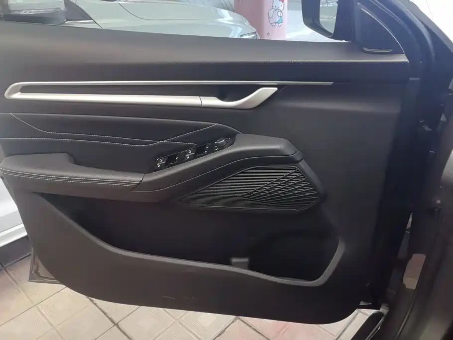 Geely Emgrand 2025