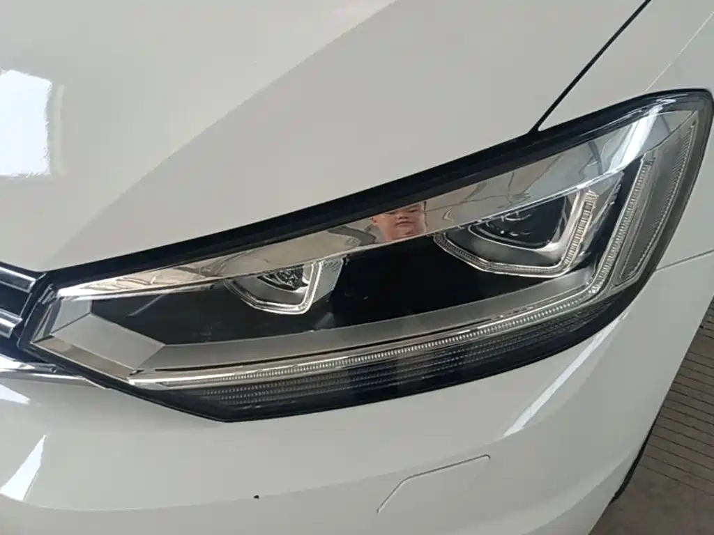 Volkswagen Touran 2017 — фото 24