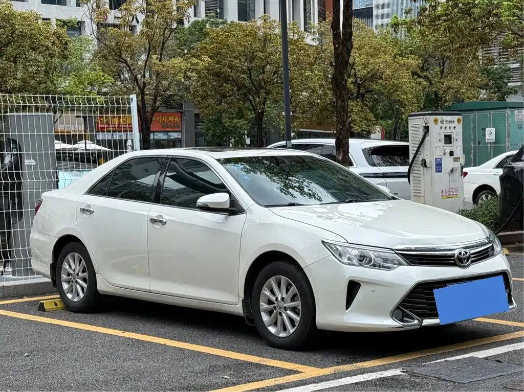 Toyota Camry 2017 — фото 3