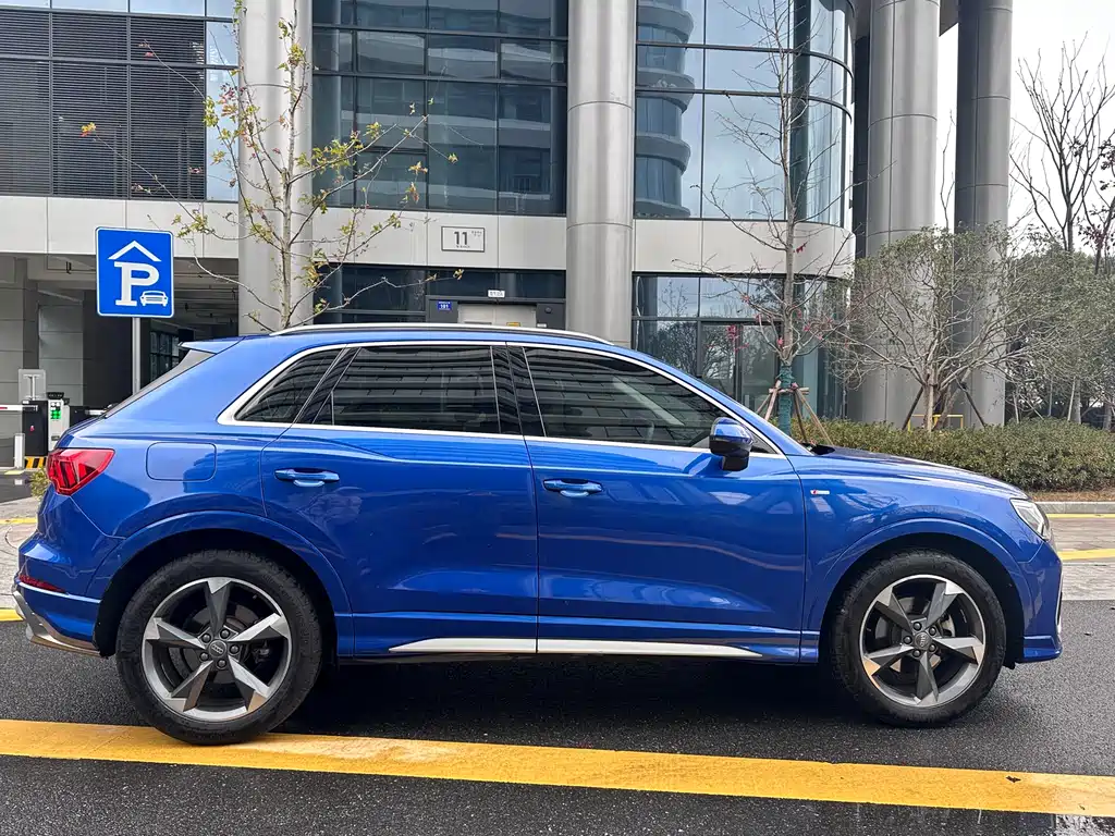 Audi Q3 2020 — фото 10