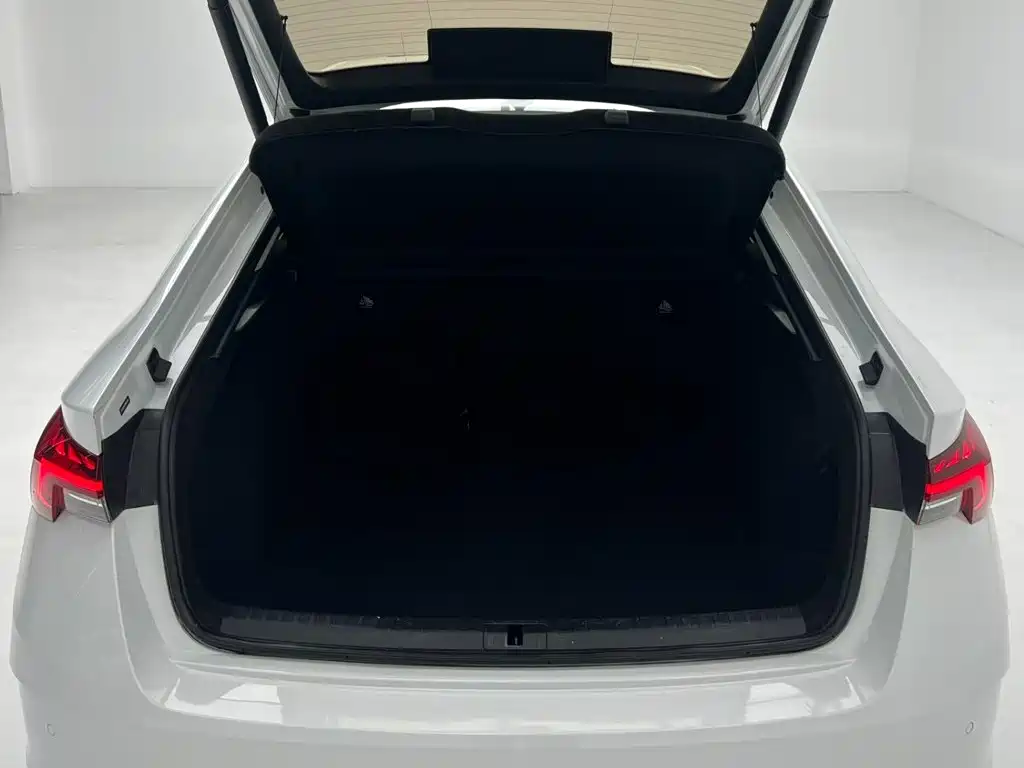Skoda Octavia 2023 — фото 18