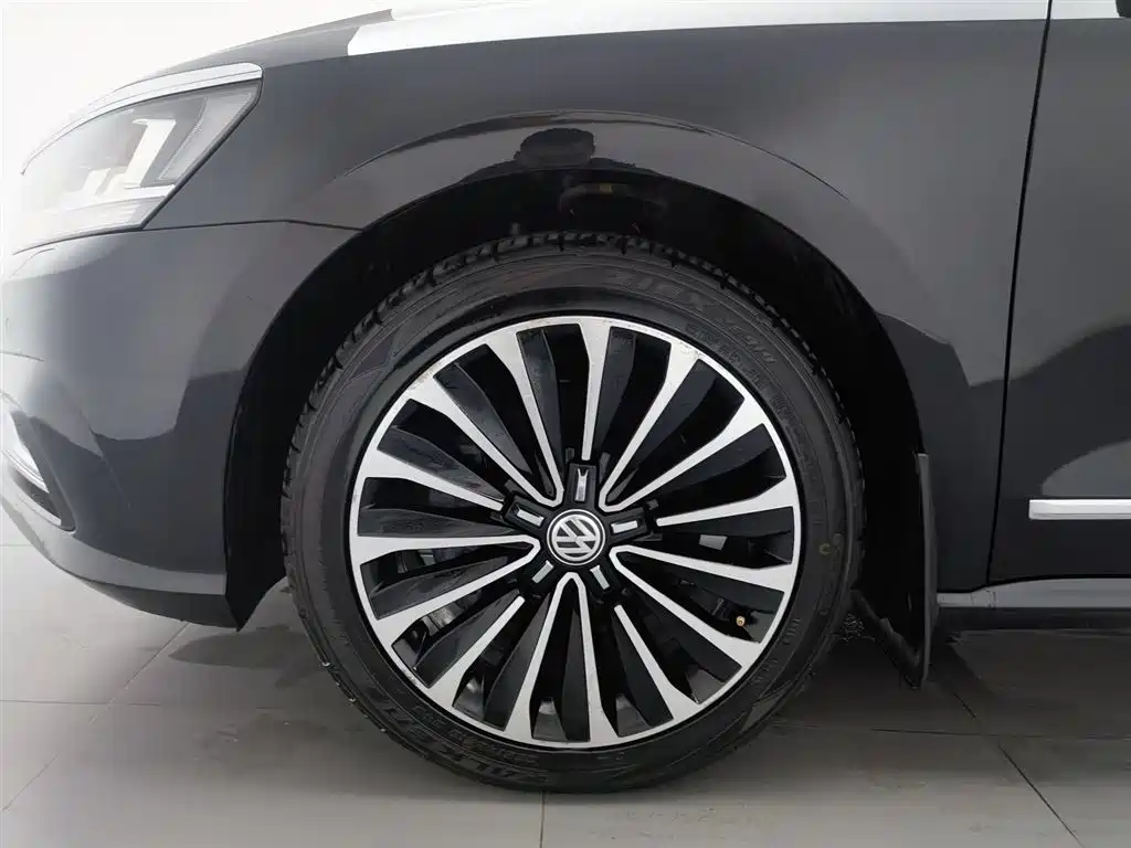 Volkswagen Passat 2017 — фото 17
