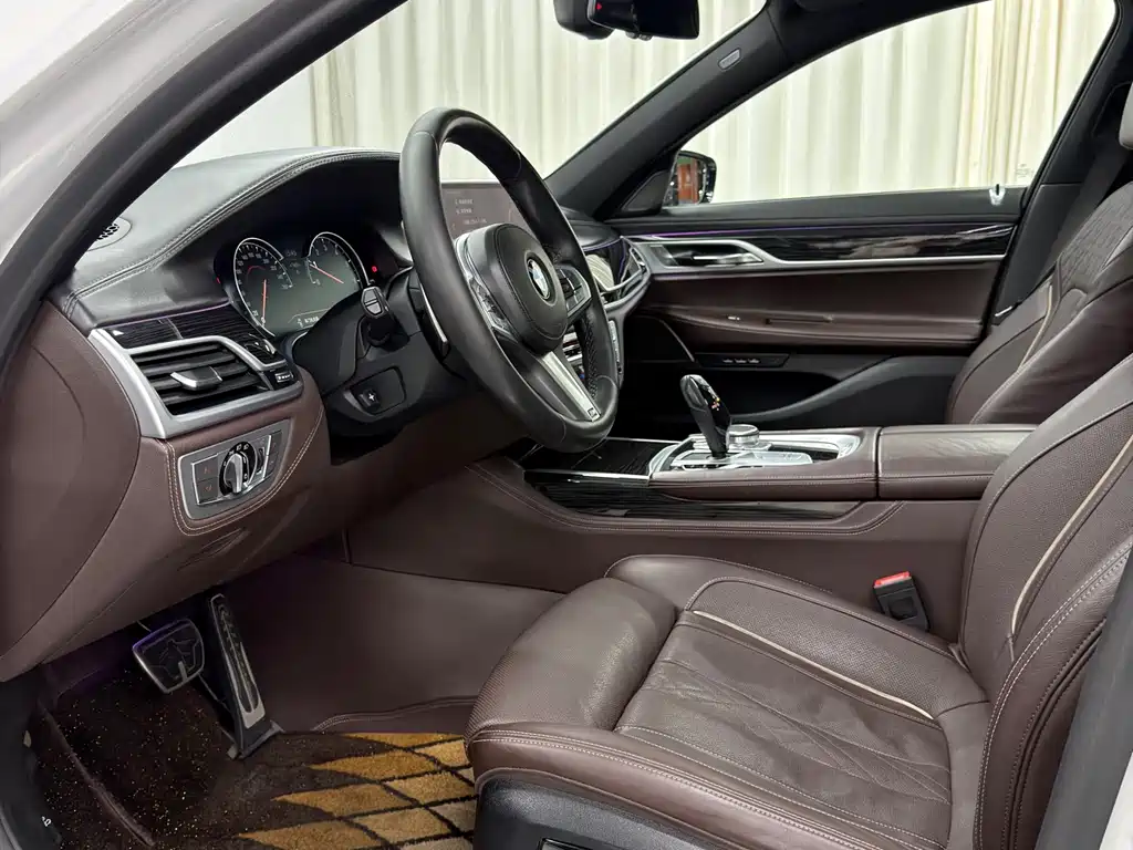 BMW 7 Series 2019 — фото 11