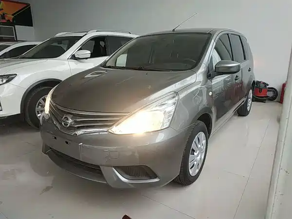 Nissan Livina 2015