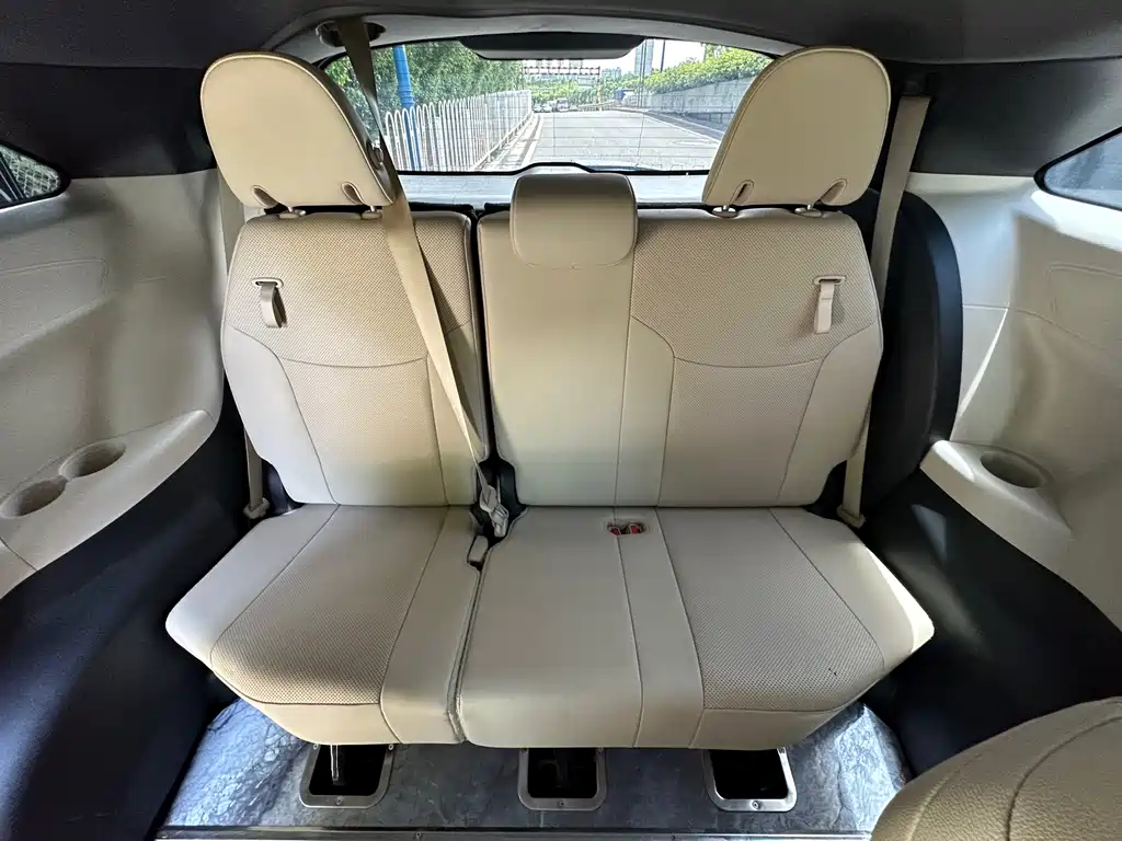 Toyota Sienna 2023 — фото 15