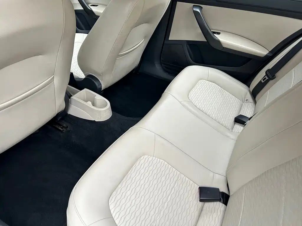 Skoda Rapid 2013 — фото 12