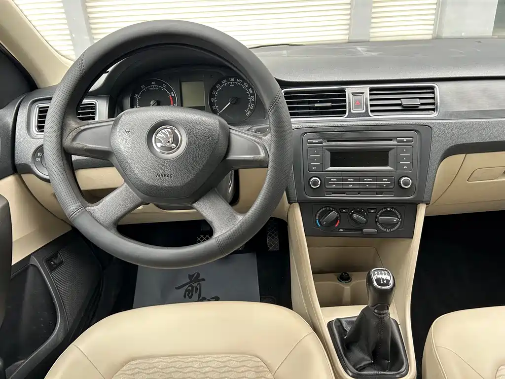 Skoda Rapid 2013 — фото 10