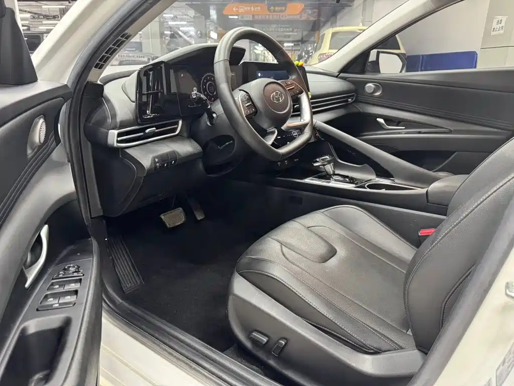 Hyundai Elantra 2022