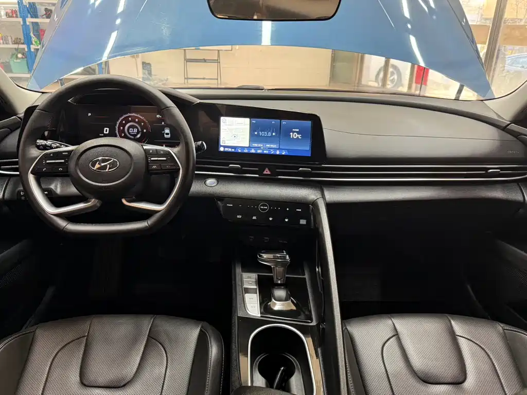 Hyundai Elantra 2022 — фото 20