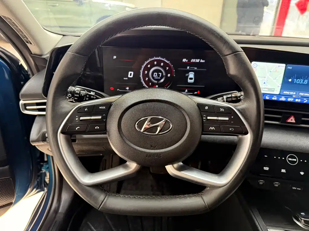 Hyundai Elantra 2022 — фото 11