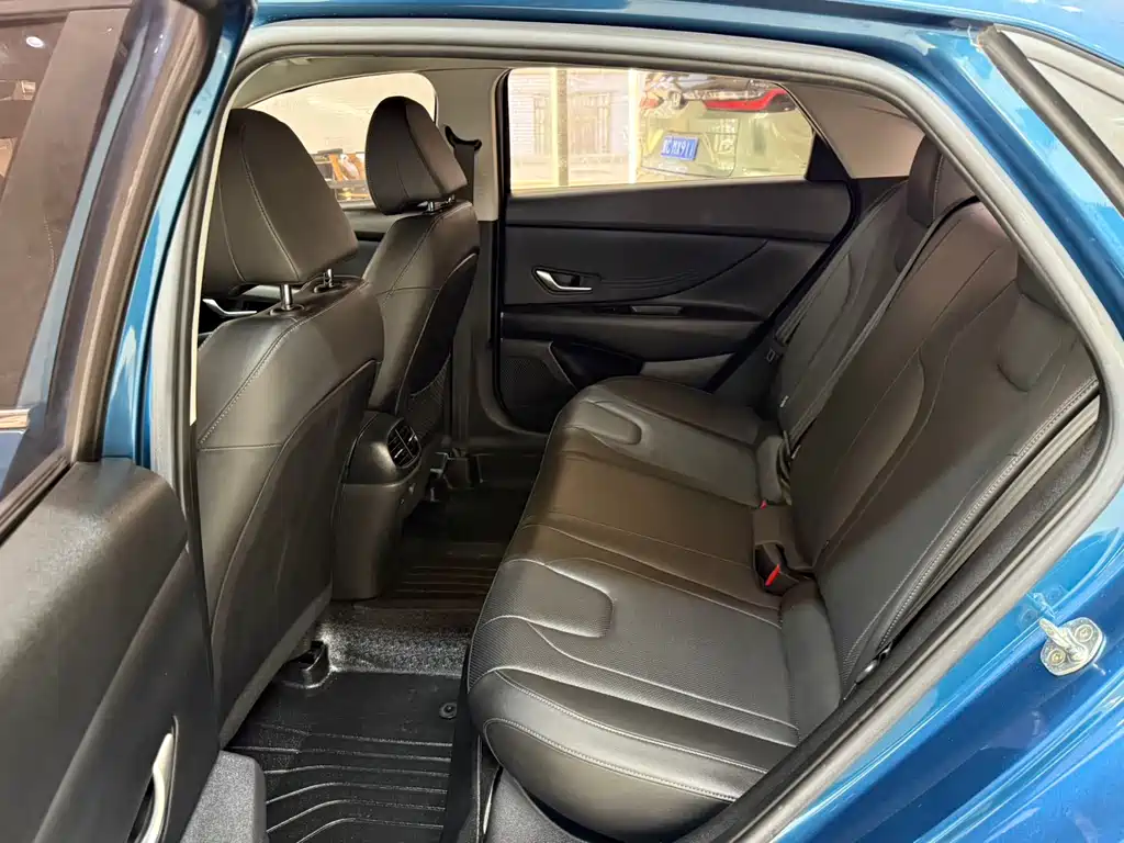 Hyundai Elantra 2022 — фото 18