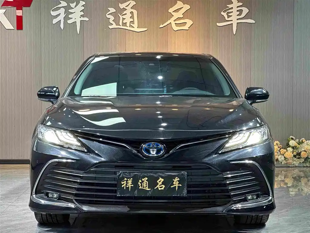 Toyota Camry 2022 — фото 2