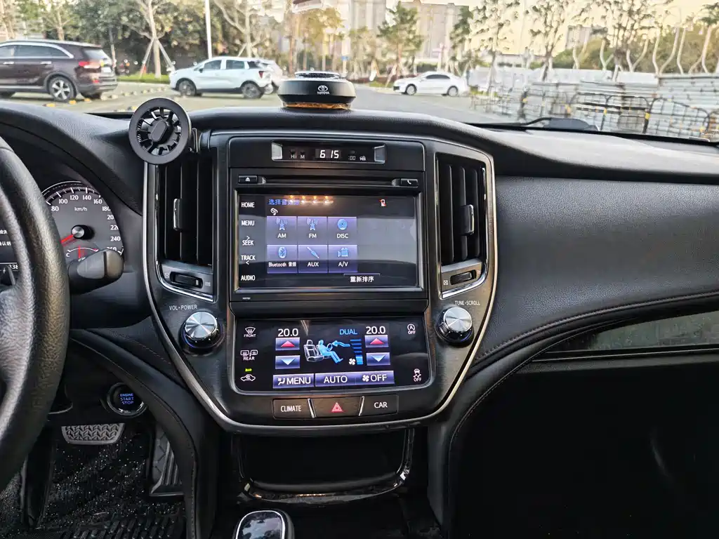 Toyota Crown 2019 — фото 12