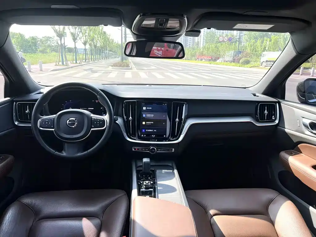 Volvo S60 2022 — фото 12