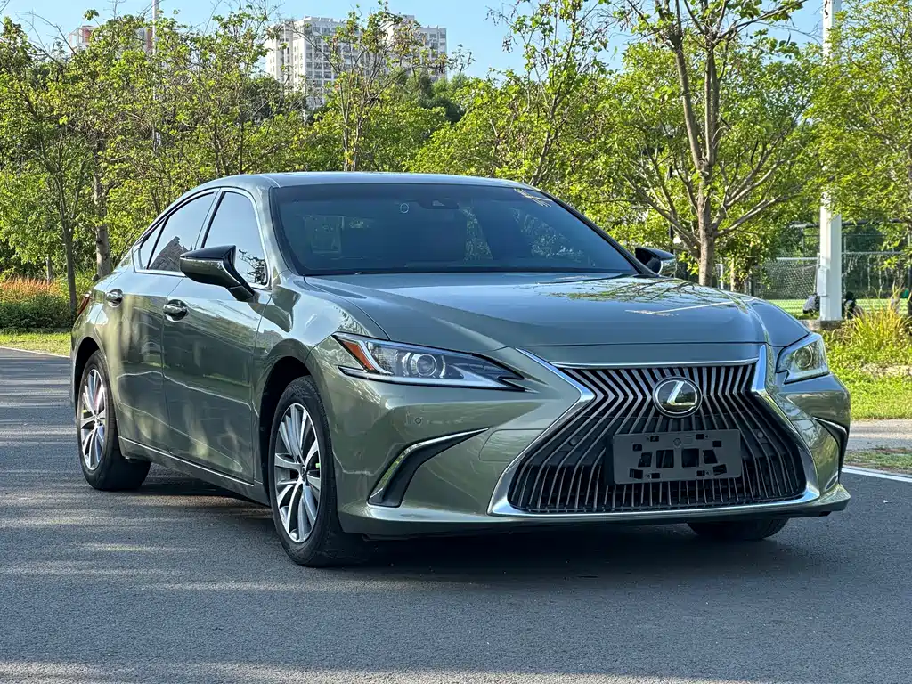 Lexus ES 2018 — фото 3