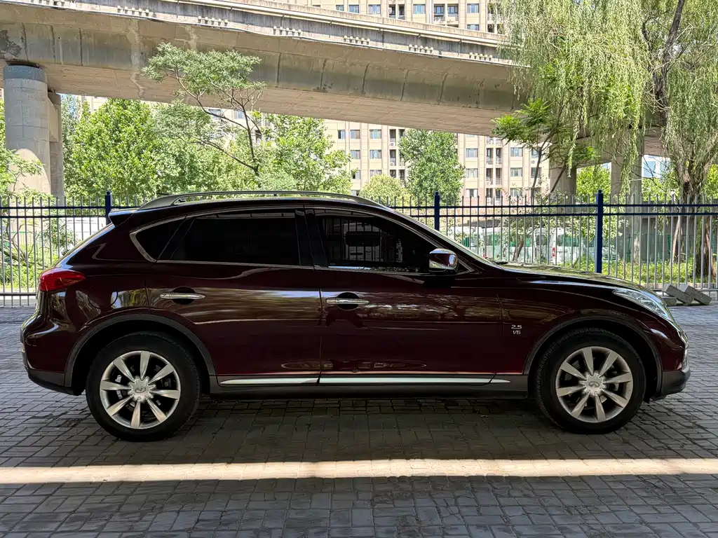 Infiniti QX50 2017 — фото 10