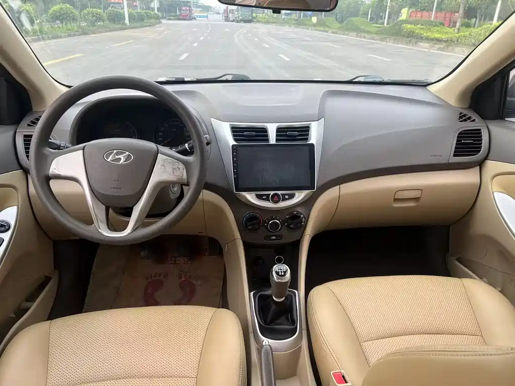 Hyundai Verna 2012 — фото 11