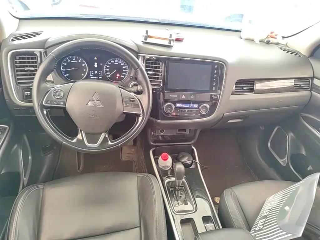 Mitsubishi Outlander 2019 — фото 10