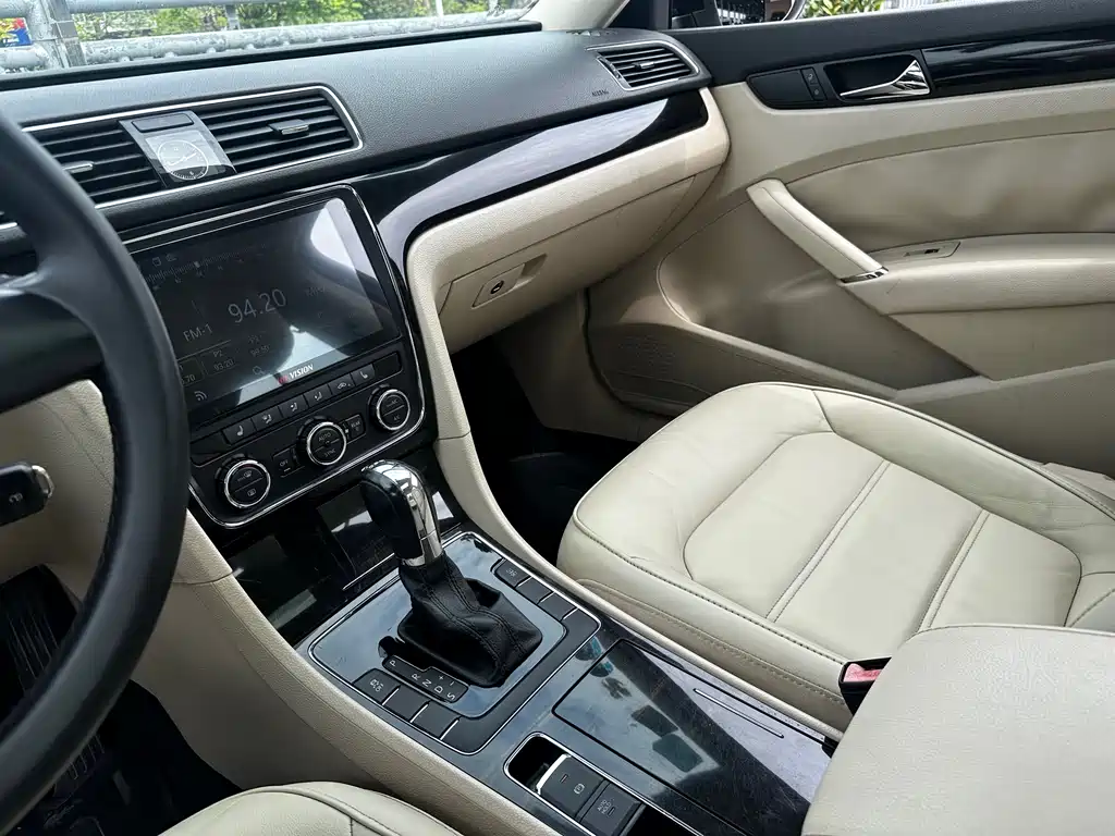 Volkswagen Passat 2014 — фото 14