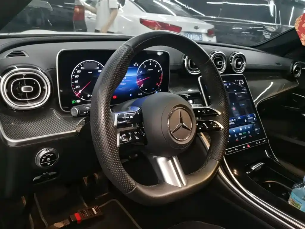 Mercedes-Benz C-Class 2024 — фото 10